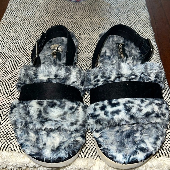 Koolaburra by Ugg Fuzz’d Out Faux Fur Sandals Black Grey 9 Cheetah Slingback - Picture 1 of 4